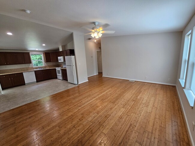 Building Photo - Peaceful Living – 3 Bedroom, 2 Bath Single-Family Home