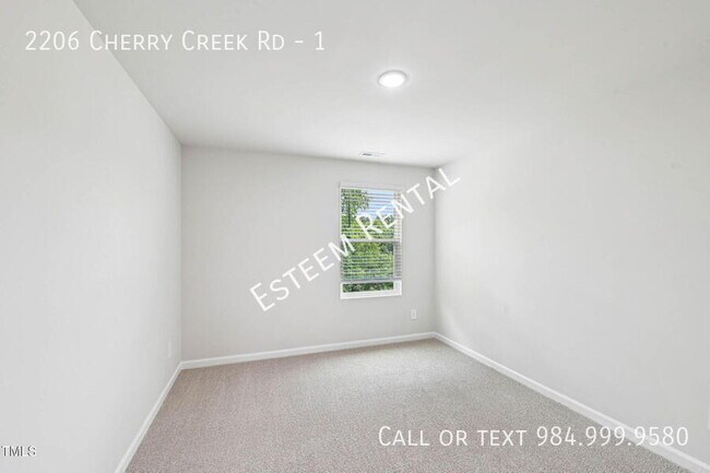 Building Photo - 2206 Cherry Crk Rd