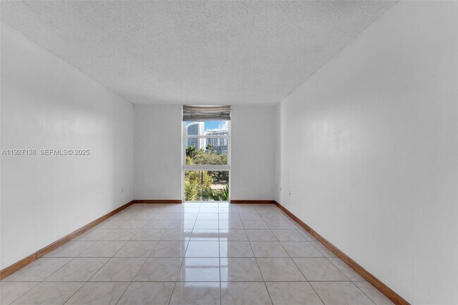 Building Photo - 16851 NE 23rd Ave