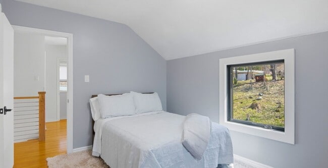 Building Photo - Furnished Executive Extended Stay Rental on Old Mission Peninsula