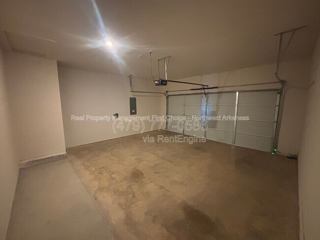 Building Photo - 4802 W Planetree St