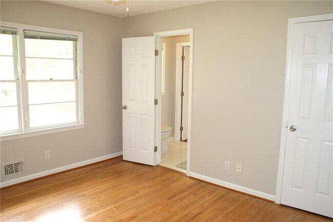 Building Photo - 6725 Ridge Moore Dr NW