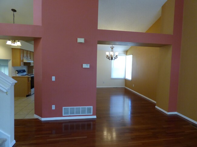 Building Photo - Fabulous Highlands Ranch Home!