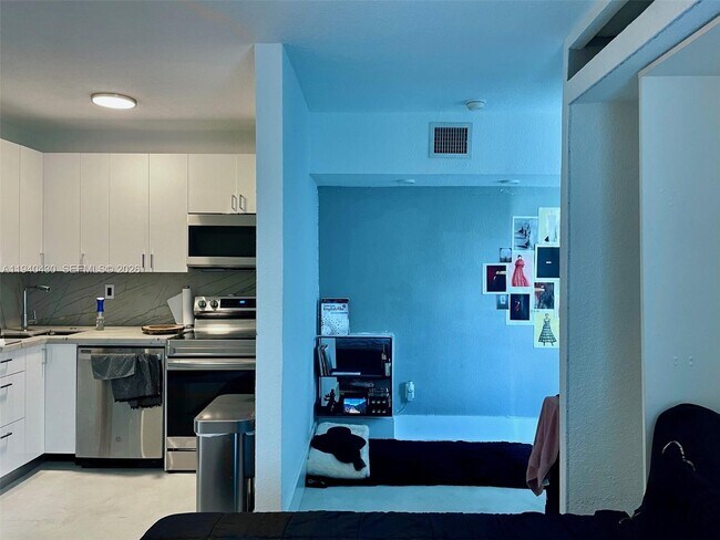 Building Photo - 150 SW 10th St