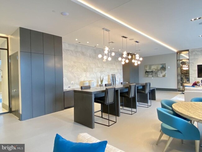 Building Photo - 1761 Old Meadow Rd