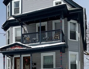 Building Photo - 624 Park Ave