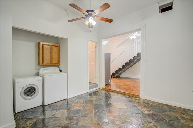 Building Photo - 5311 Palmetto St