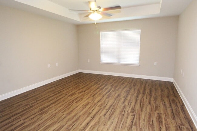 Building Photo - Ready Now!! 3-Bed/2-Bath Brick Home in Mil...