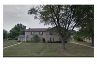 Building Photo - Spacious 2 Bedroom with 2 Car Garage