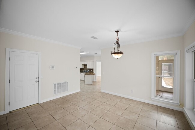 Building Photo - 11750 Village Green Dr