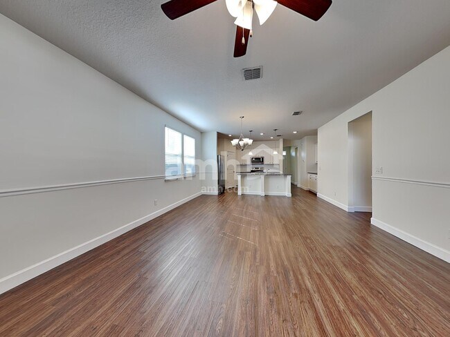 Building Photo - 2433 S Park Ave