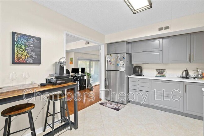 Building Photo - 5121 Maris Ave