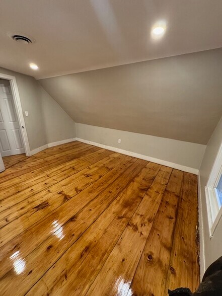 Building Photo - 368 N Elm St