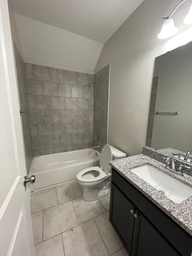 Building Photo - Stunning 3 Bedroom Legacy Home