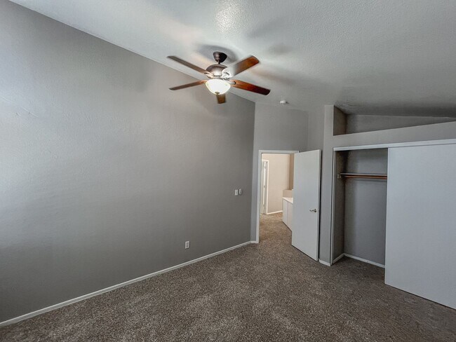 Building Photo - Spacious 4-Bedroom Home in Prime Green Val...