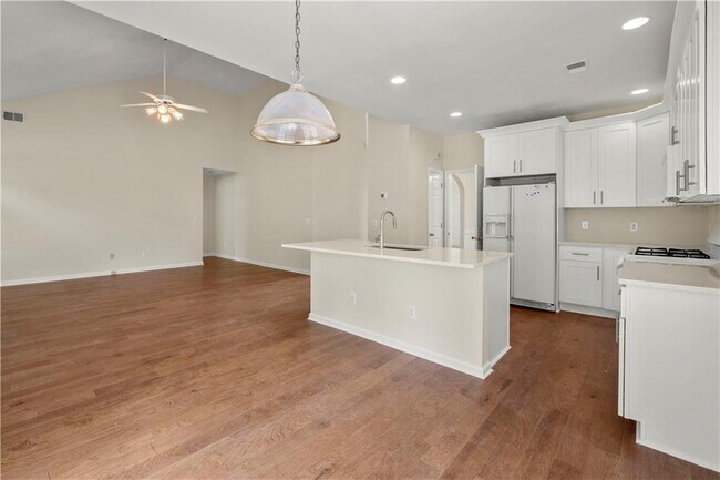 Building Photo - 1124 Sadlers Way