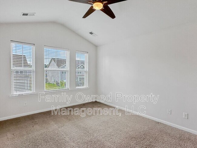 Building Photo - 133 Wild Holly Dr