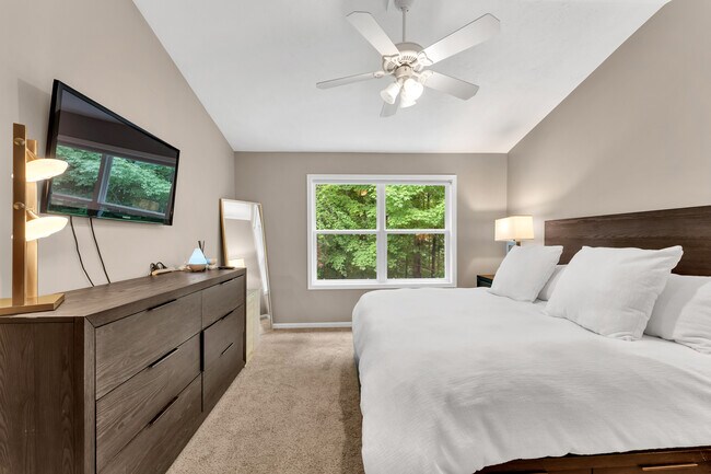 Building Photo - 6690 Green Valley Ct SE