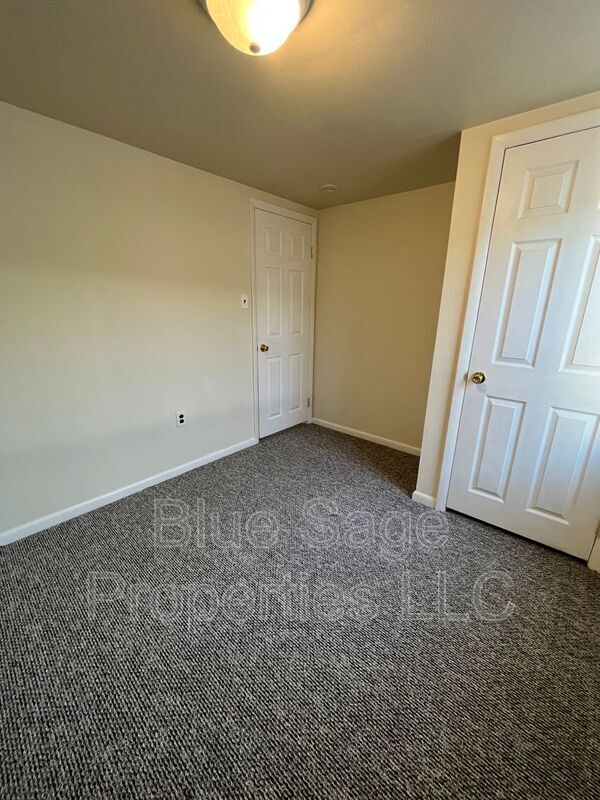 Building Photo - 1010 Yates Ave