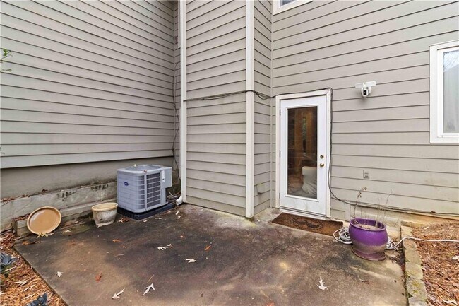 Building Photo - 1960 Variations Dr NE