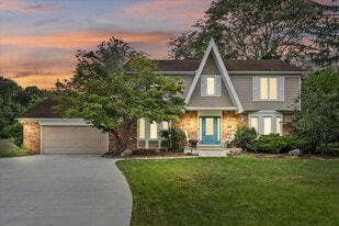 Building Photo - 5476 Van Ness Dr