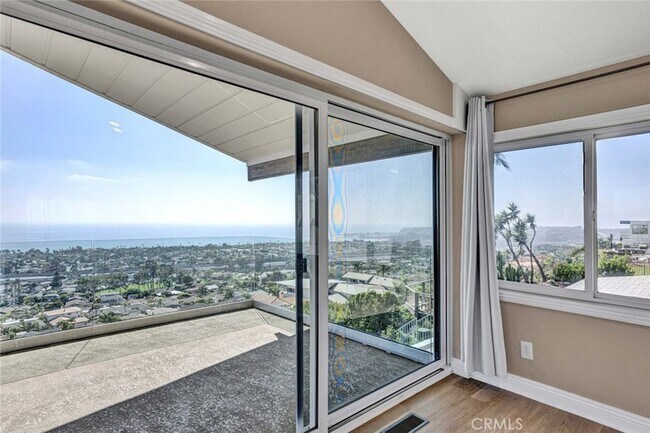 Building Photo - 3921 Calle Real