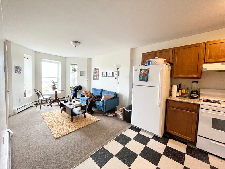 Building Photo - 68 Hammond St