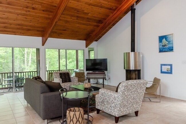 Building Photo - 3 Nonquitt Ave