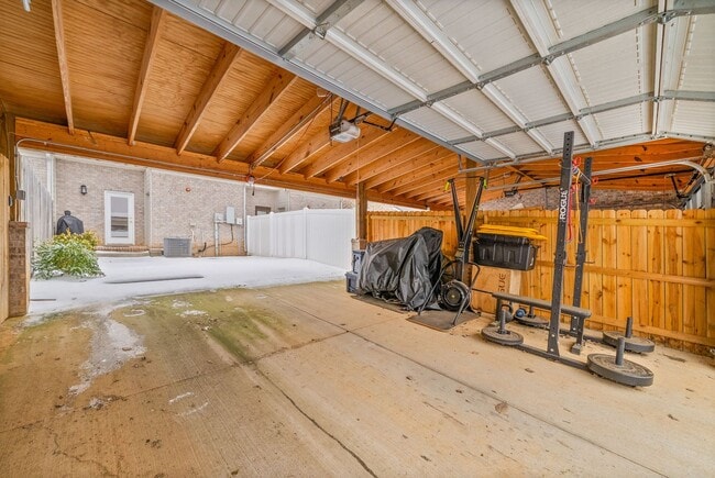 Building Photo - Modern Living in the Heart of Pleasant View Village!