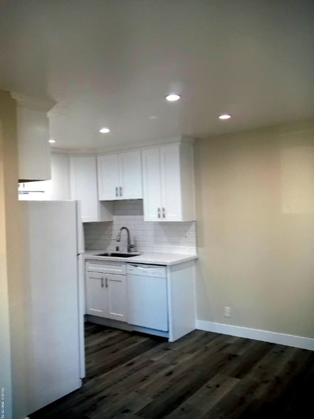 Building Photo - 711 Cayuga St