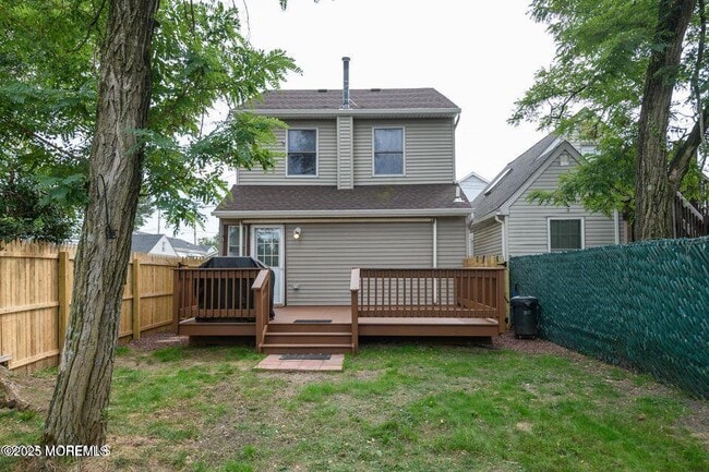 Building Photo - 127 Sixth St