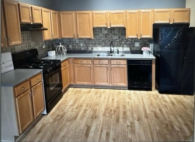 Building Photo - 1523 Golden Oak Dr