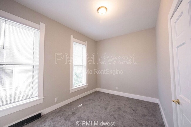 Building Photo - 2919 E New York St