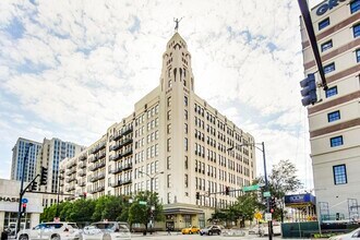 Building Photo - 758 N Larrabee St
