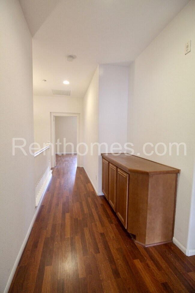 Building Photo - 13330 Via Bellarado