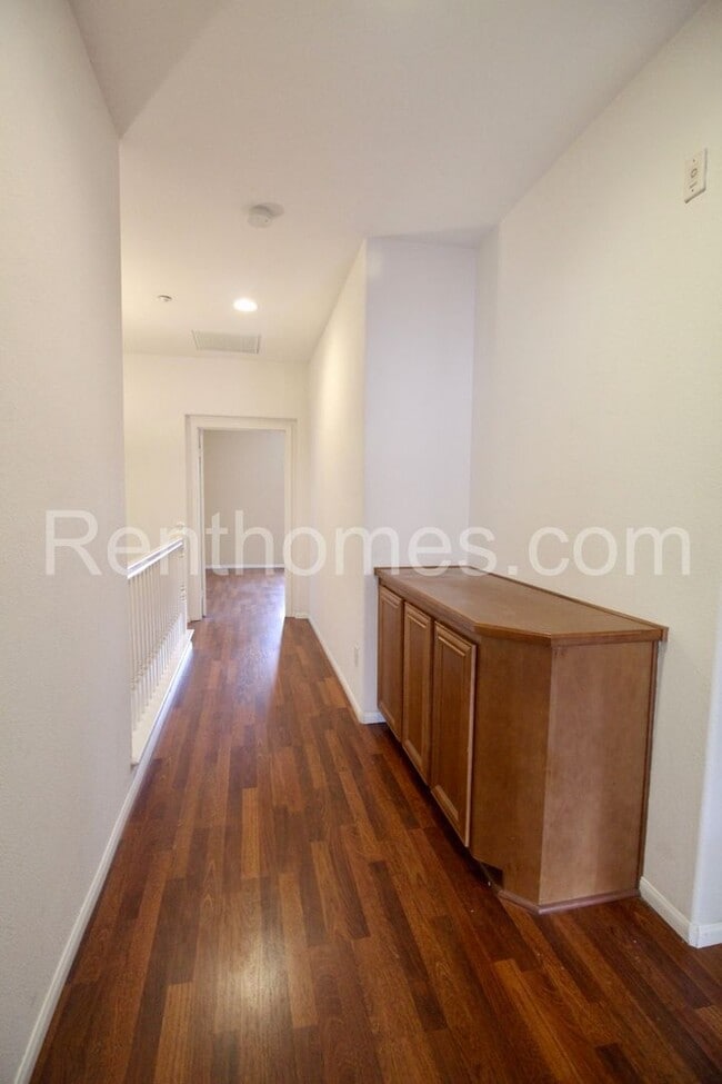 Building Photo - Torrey Highlands, 13330 Via Bellarado #2, ...