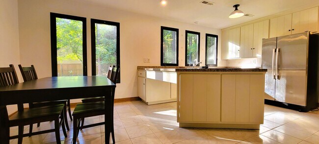 Building Photo - Remodeled secluded wooded oasis off of Qualla Road with handicap access