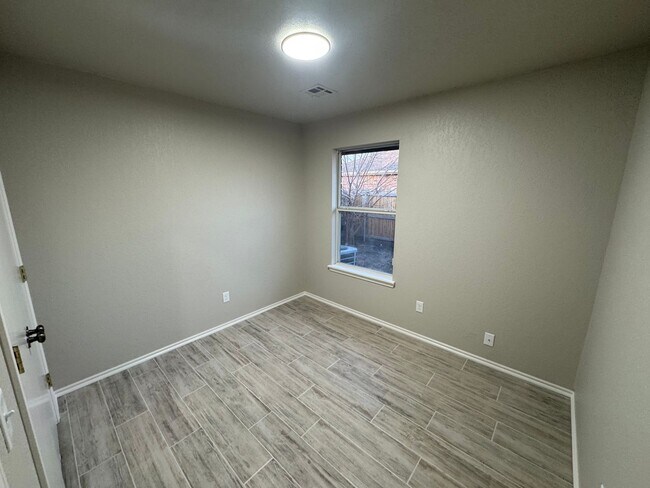 Building Photo - Storm Shelter!!! This 3 bed, 2 bath, 2 Car Garage home has new paint, kitchen and bathroom granit...