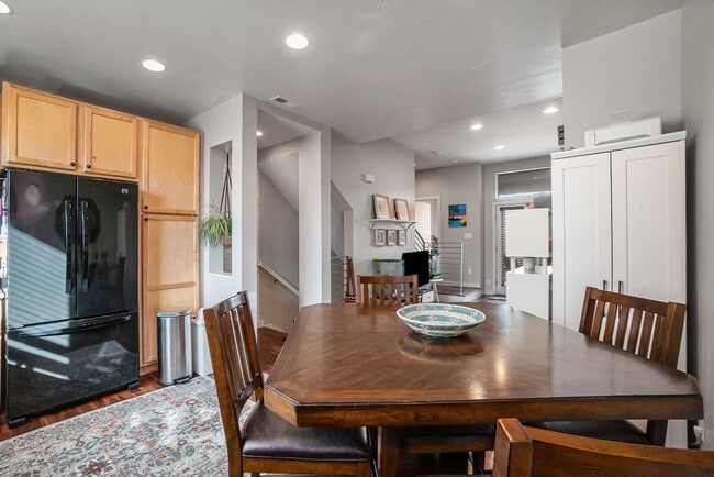 Building Photo - Beautiful Townhouse in Denver's Central Park