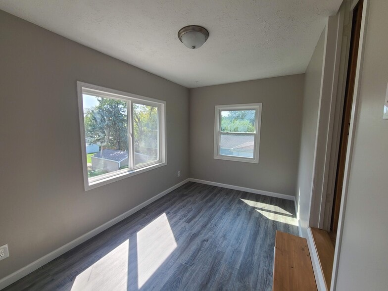 Upstairs bonus room - 707 E Wood St