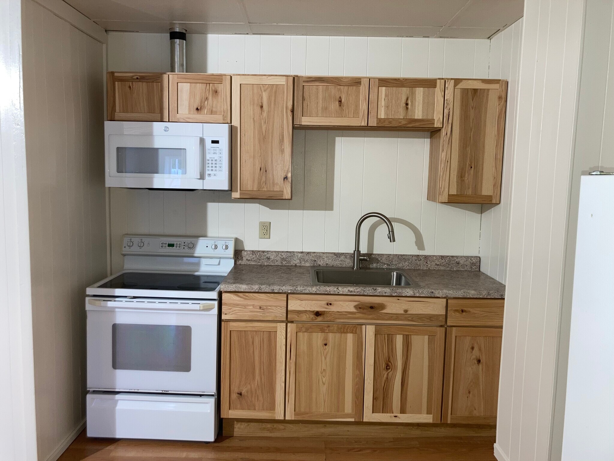 Building Photo - 12 W Southern Ave