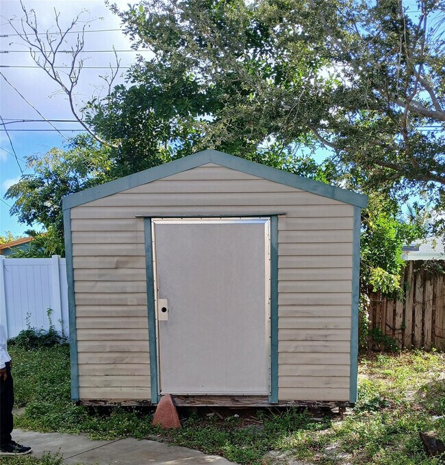 Building Photo - 514 NW 3rd Ave