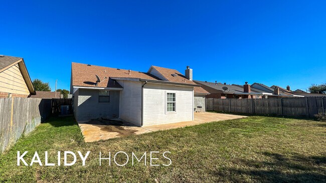 Building Photo - 8401 Azurewood Dr