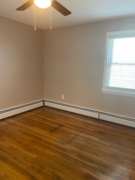 Building Photo - 5 Ambrose St