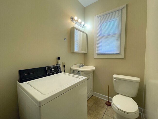 Building Photo - 120 W 10th Ave