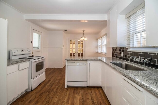 Building Photo - Charming Remodeled Bungalow - Arlington Heights - NEW PICTURES COMING SOON!