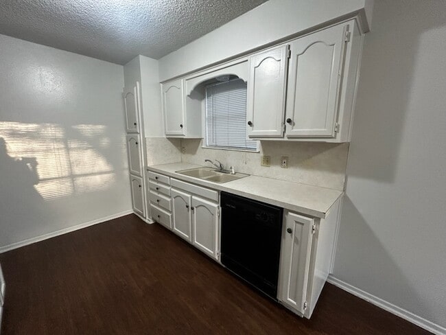 Building Photo - 2716 Sibley Dr