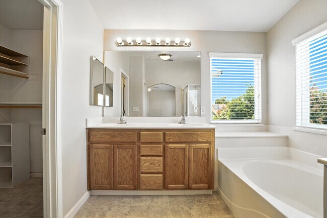 Building Photo - 9437 Red Spruce Way