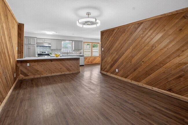 Building Photo - 2027 Ottawa Ln