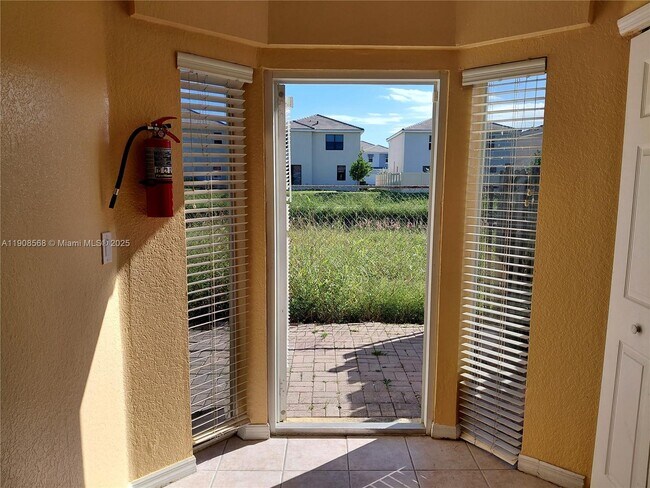 Building Photo - 83 NE 13th Ave